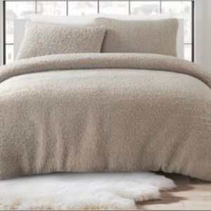 NWT Rachel Zoe Queen Size 3 Piece Comforter/Pillow Sham Set